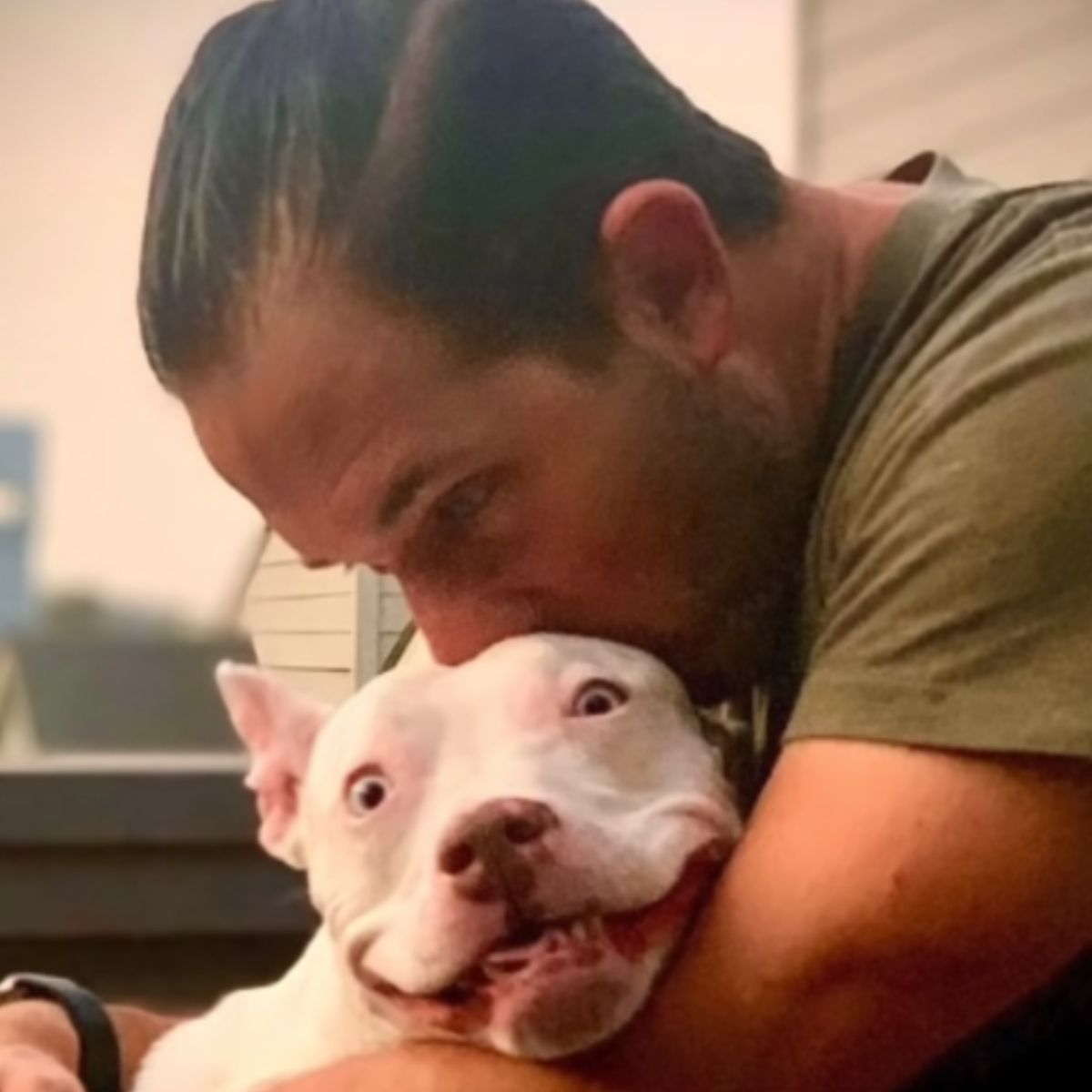 głuchy pies z właścicielem